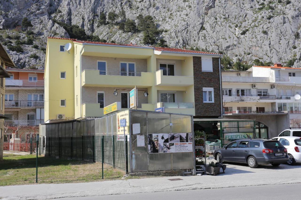 Apartments With A Parking Space Omis - 10362 Exterior photo